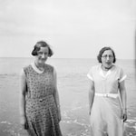 Tips on how best to dress like a 1940s Femme Fatale